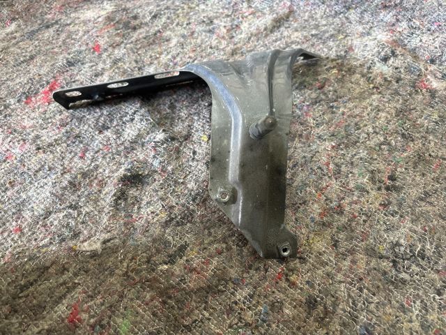 bontott VW TOURAN Bal Sárvédő Oldaltartó