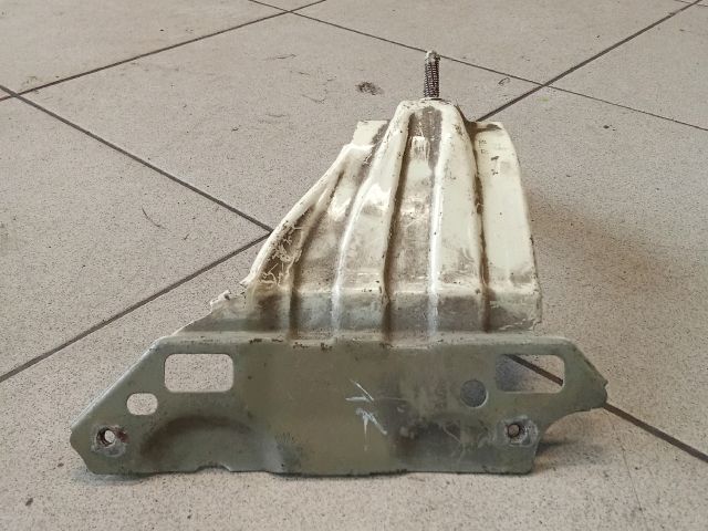 bontott VW TOURAN Bal Sárvédő Oldaltartó