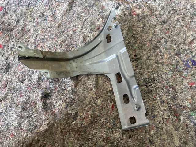 bontott VW TOURAN Bal Sárvédő Oldaltartó