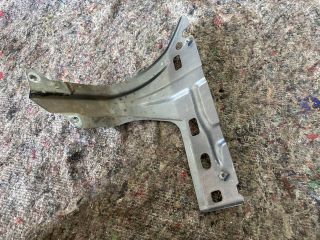 bontott VW TOURAN Bal Sárvédő Oldaltartó