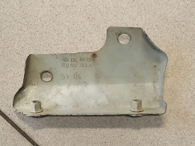 bontott VW TOURAN Bal Sárvédő Oldaltartó