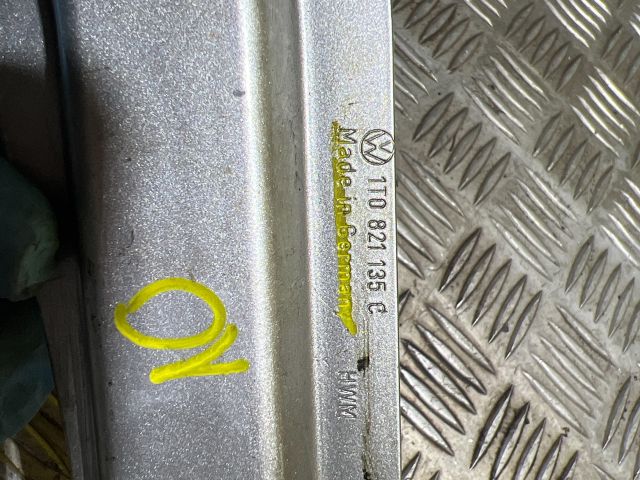 bontott VW TOURAN Bal Sárvédő Oldaltartó