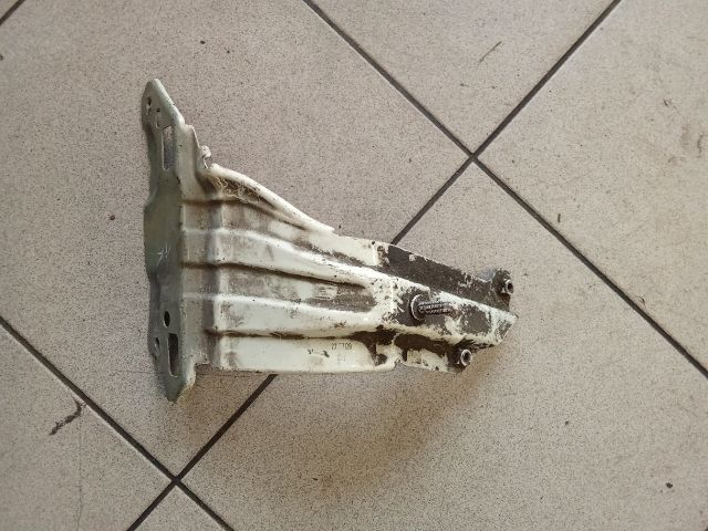 bontott VW TOURAN Bal Sárvédő Oldaltartó