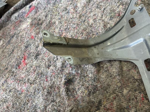 bontott VW TOURAN Bal Sárvédő Oldaltartó