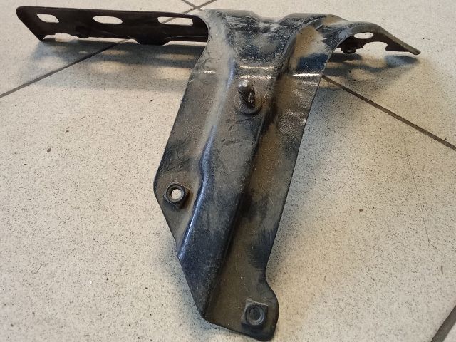 bontott VW TOURAN Bal Sárvédő Oldaltartó