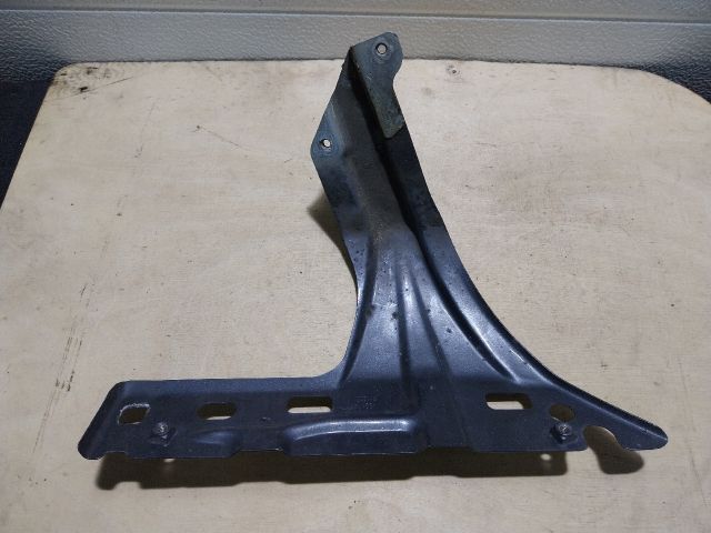 bontott VW TOURAN Bal Sárvédő Oldaltartó