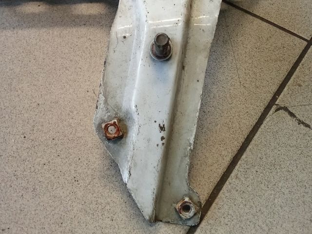 bontott VW TOURAN Bal Sárvédő Oldaltartó