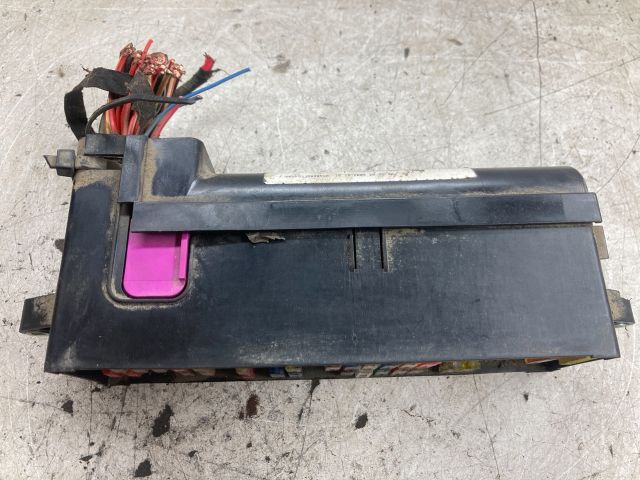 bontott VW TOURAN Biztosítéktábla Doboz