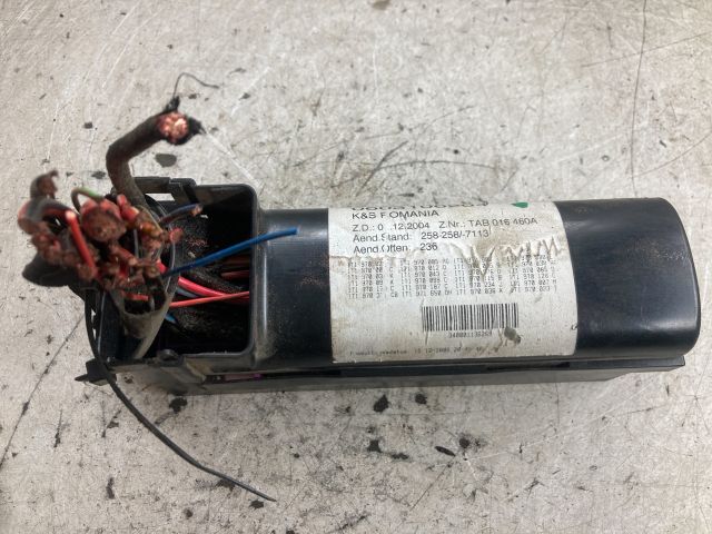 bontott VW TOURAN Biztosítéktábla Doboz