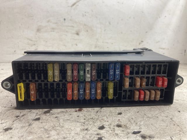 bontott VW TOURAN Biztosítéktábla Doboz