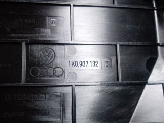 bontott VW TOURAN Biztosítéktábla Fedél