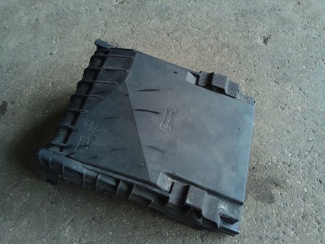 bontott VW TOURAN Biztosítéktábla Fedél