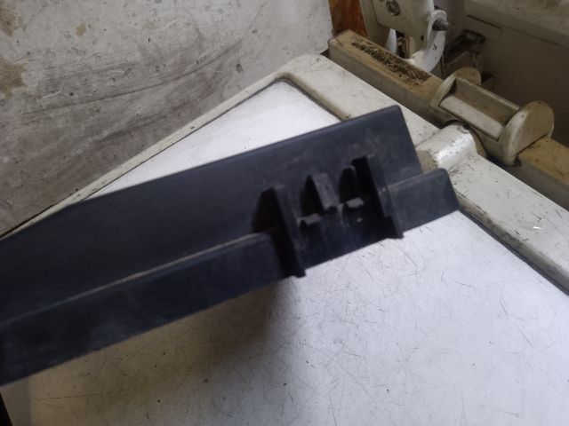 bontott VW TOURAN Biztosítéktábla Fedél