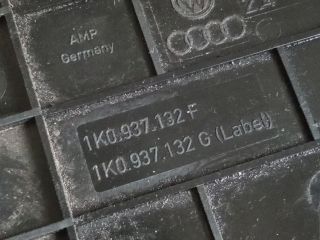 bontott VW TOURAN Biztosítéktábla Fedél