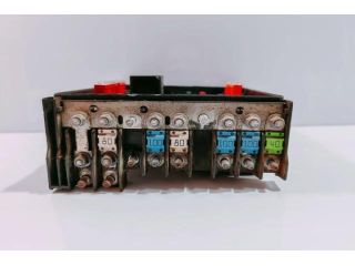 bontott VW TOURAN Biztosítéktábla Utastér