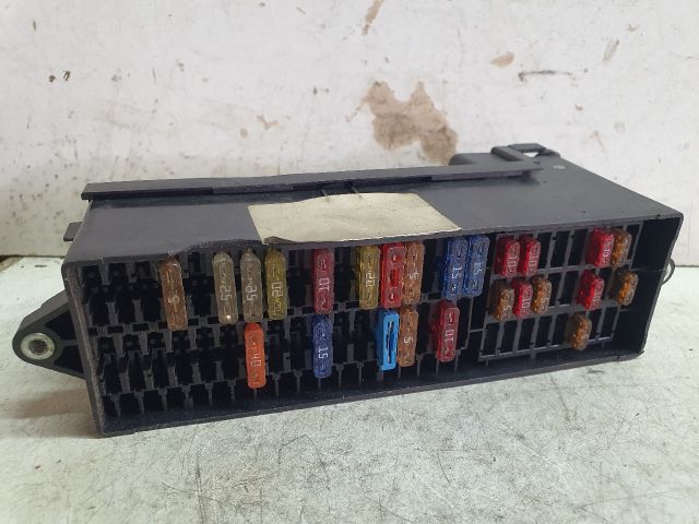 bontott VW TOURAN Biztosítéktábla Utastér