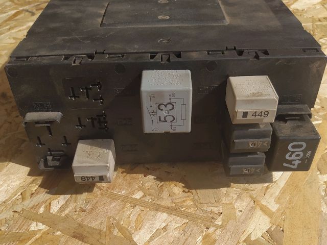 bontott VW TOURAN Biztosítéktábla Utastér