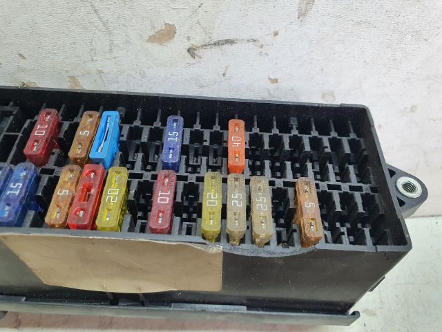 bontott VW TOURAN Biztosítéktábla Utastér