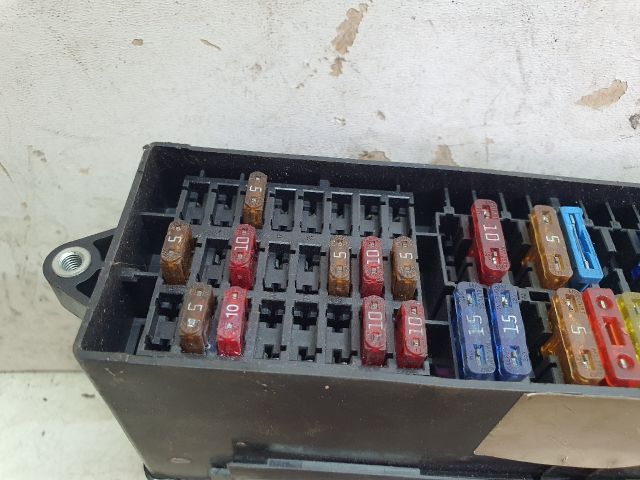 bontott VW TOURAN Biztosítéktábla Utastér