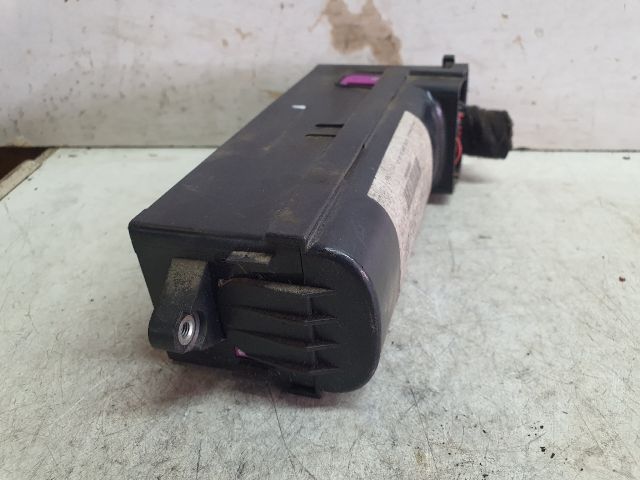 bontott VW TOURAN Biztosítéktábla Utastér