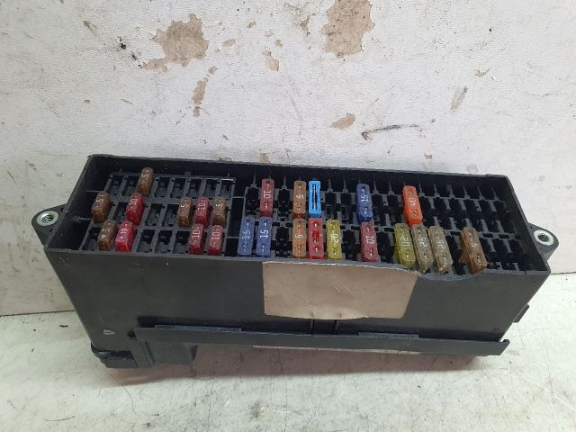 bontott VW TOURAN Biztosítéktábla Utastér