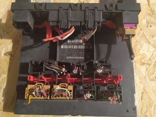 bontott VW TOURAN Biztosítéktábla Utastér