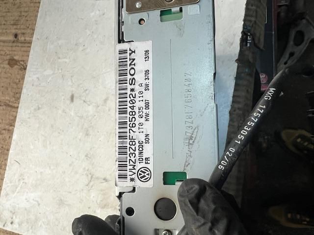 bontott VW TOURAN CD / DVD Tár