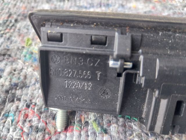 bontott VW TOURAN Csomagtér Nyitó Kar / Gomb