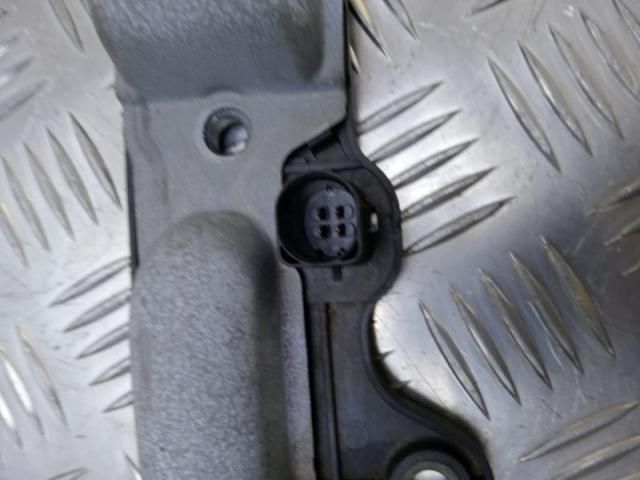 bontott VW TOURAN Csomagtér Nyitó Kar / Gomb