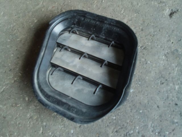 bontott VW TOURAN Csomagtér Szellőző Bal