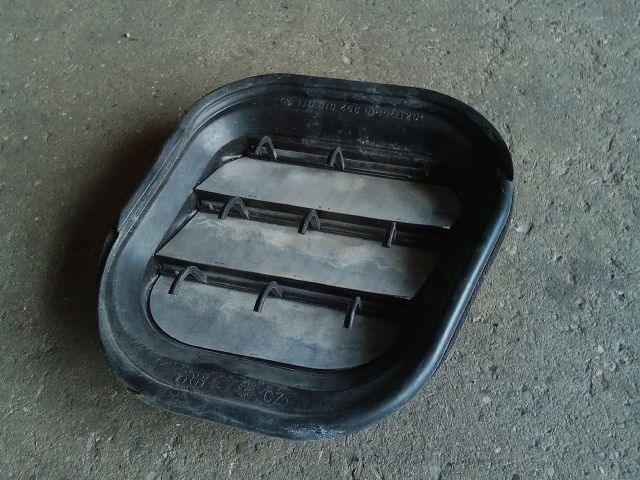 bontott VW TOURAN Csomagtér Szellőző Jobb