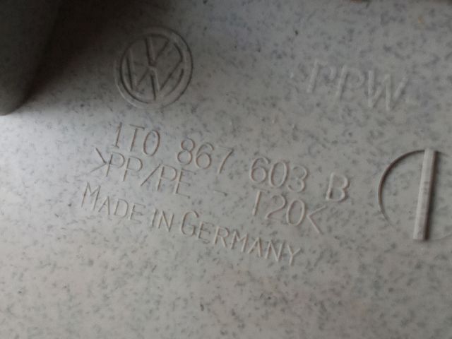 bontott VW TOURAN Csomagtérajtó Burkolat Felső