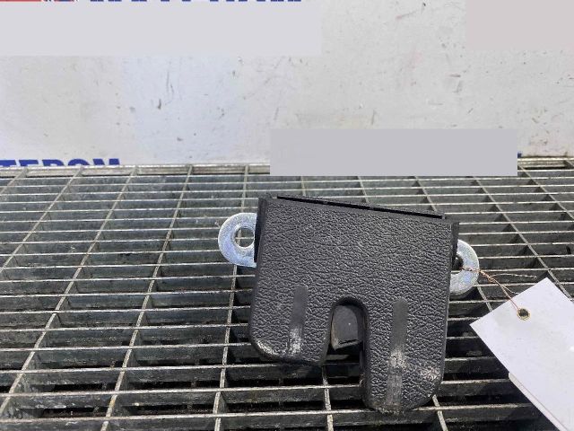 bontott VW TOURAN Csomagtérajtó Ütköző