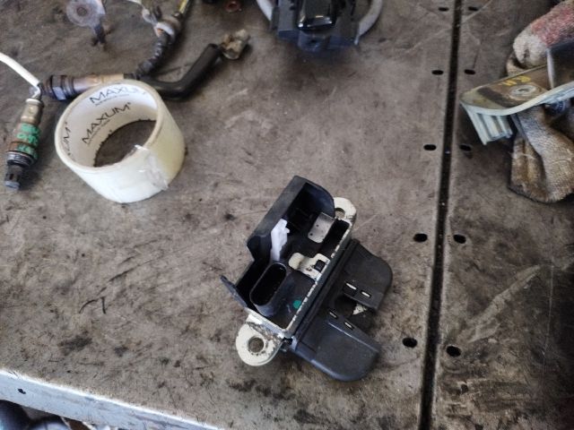 bontott VW TOURAN Csomagtérajtó Zárszerkezet