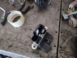 bontott VW TOURAN Csomagtérajtó Zárszerkezet