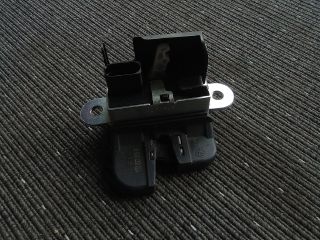 bontott VW TOURAN Csomagtérajtó Zárszerkezet