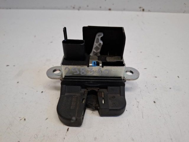 bontott VW TOURAN Csomagtérajtó Zárszerkezet