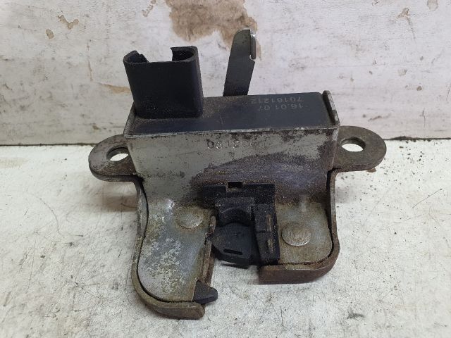 bontott VW TOURAN Csomagtérajtó Zárszerkezet