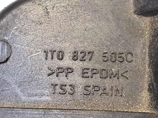 bontott VW TOURAN Csomagtérajtó Zárszerkezet