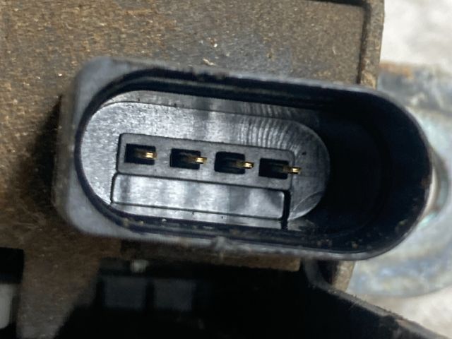 bontott VW TOURAN Csomagtérajtó Zárszerkezet