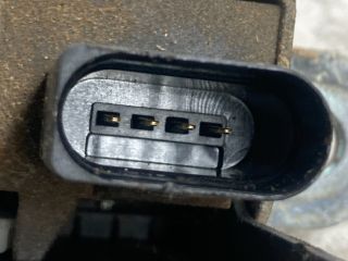 bontott VW TOURAN Csomagtérajtó Zárszerkezet