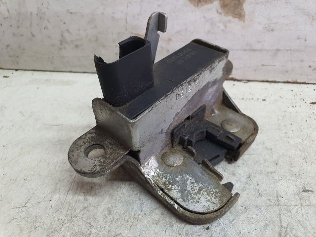 bontott VW TOURAN Csomagtérajtó Zárszerkezet