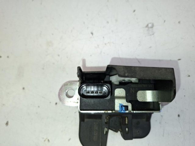 bontott VW TOURAN Csomagtérajtó Zárszerkezet