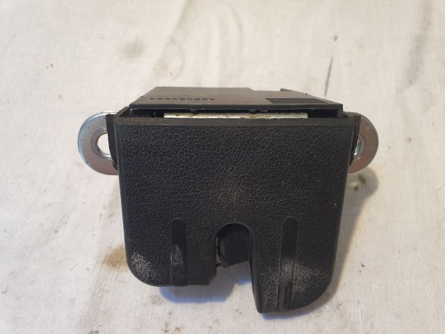 bontott VW TOURAN Csomagtérajtó Zárszerkezet