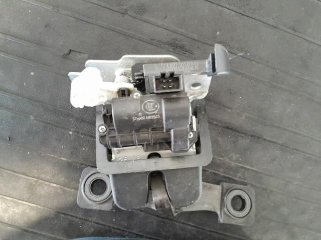 bontott VW TOURAN Csomagtérajtó Zárszerkezet