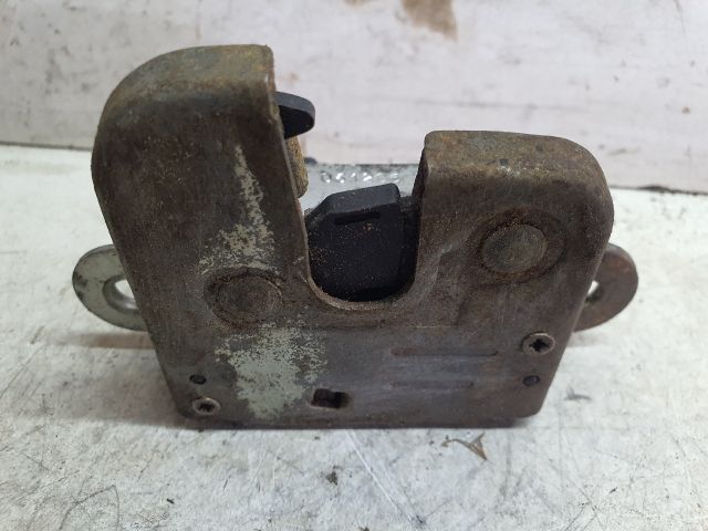 bontott VW TOURAN Csomagtérajtó Zárszerkezet