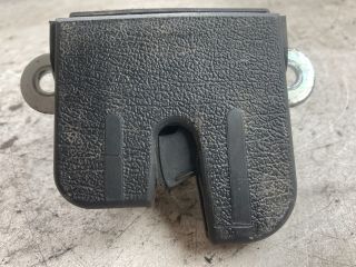 bontott VW TOURAN Csomagtérajtó Zárszerkezet