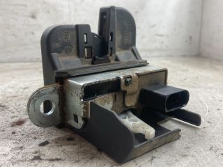 bontott VW TOURAN Csomagtérajtó Zárszerkezet