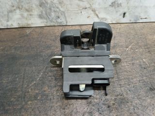 bontott VW TOURAN Csomagtérajtó Zárszerkezet