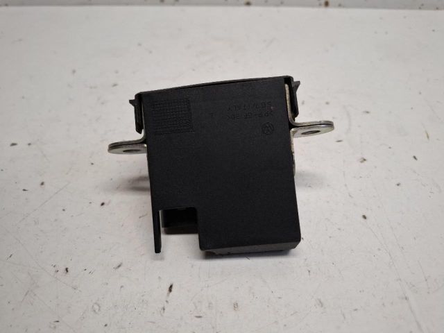 bontott VW TOURAN Csomagtérajtó Zárszerkezet